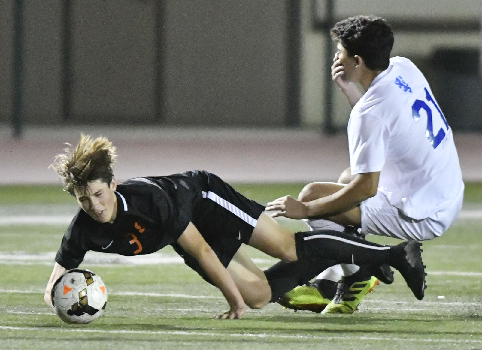 121318 SM SY b soccer 02.jpg